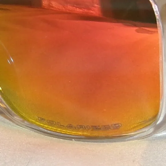 Womens Oakley Sunglasses Red Polarized Lens "LIKE NEW" - Picture 3 of 4